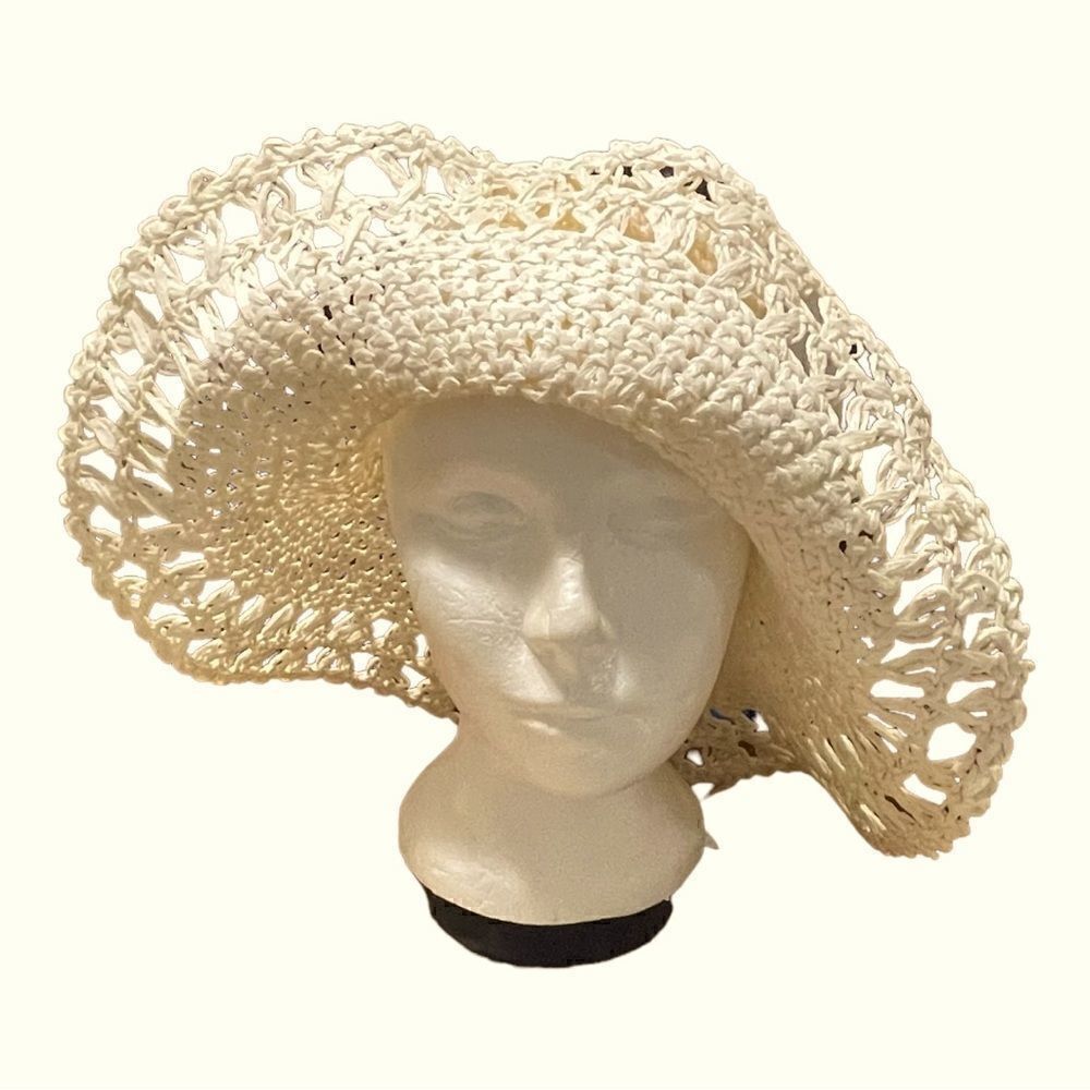 Vintage 70s cream crocheted floppy brim sun hat